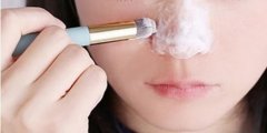 如何收缩鼻头毛孔？局部用药：鼻部皮肤进行刷酸处理