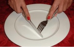 健康饮食减肥三餐食谱|午餐清蒸大虾、鸡胸肉、牛排搭配蔬菜水果就完成了！