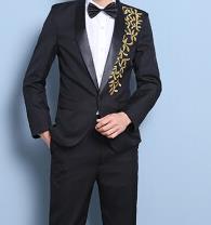 夏天结婚新郎穿什么