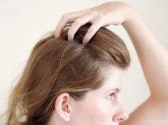 怎么让头发蓬松？想要自然卷发，头发不蓬松怎么办？如何打造？