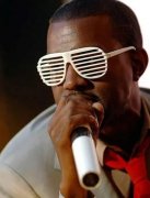 kayne west怎么火的？潮流感圈他是如何做到的？艺术风格如何？