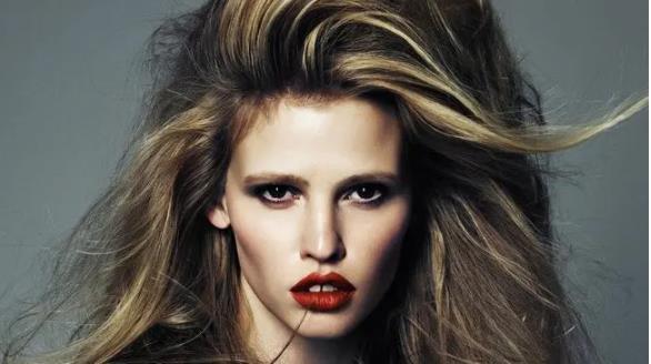 Lara Stone