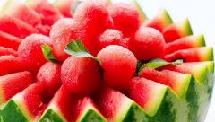 吃西瓜能减肥还是增肥？【误区】谁说减肥要多吃水果！