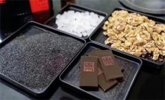 女人老得快皮肤松弛！多吃两物补充雌激素！肌肤细腻！