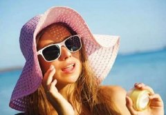 我们身体的哪个部位不会轻易被晒黑？夏天防晒你需要知道这些！